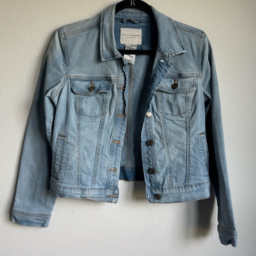 Social Standard by Sanctuary Women's Cropped Denim Basic Y2K Jacket Size Small